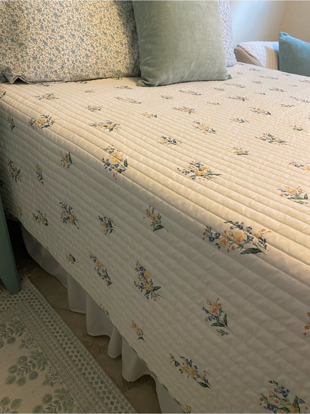 Classic Cream Floral Quilted Bedspread - Cream/Blue/Yellow - Reversable - Picture 1 of 3